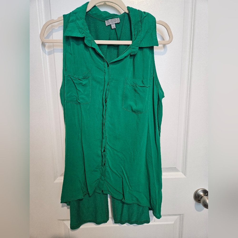 Joseph A sleeveless green button up top size L